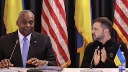 US-Verteidigungsminister Lloyd Austin und Wolodymyr Selenskyj (Bild: AFP/Daniel ROLAND)