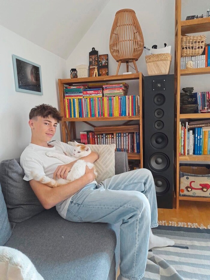 Endlich vereint: Jacob und sein „Pinki“ kuscheln wieder.