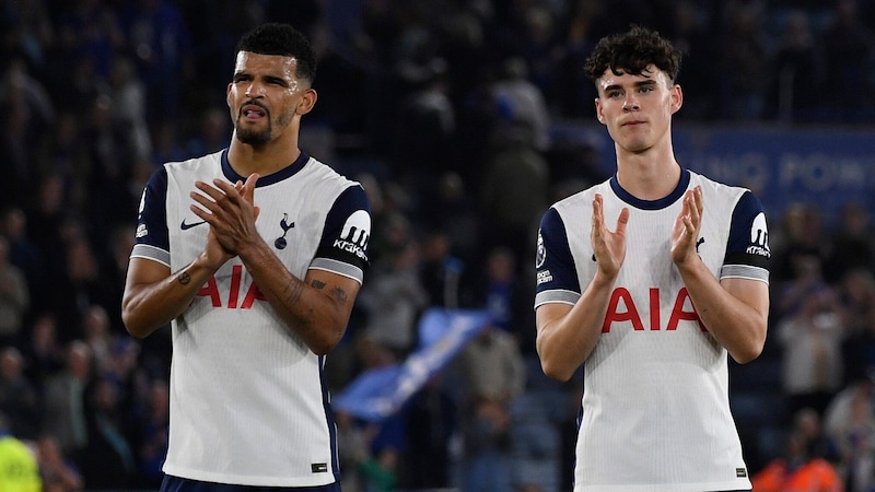 Dominic Solanke und Archie Gray (Bild: AP)