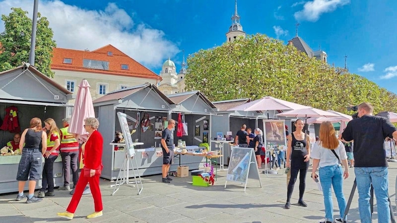 Numerous exhibitors informed the animal-loving visitors at Neuer Platz in Klagenfurt about everything to do with animal welfare. (Bild: Stadtkommunikation/Kasper)