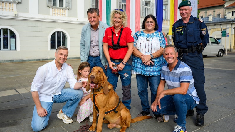 Bloodhound "Willi" had tracked down the missing mayor Christian Scheider in no time at all! (Bild: StadtKommunikation/Thomas Hude)