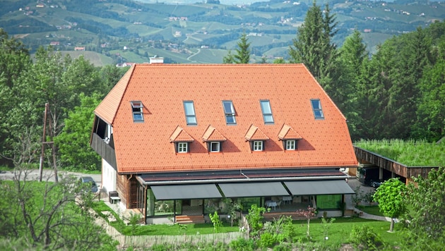 Until it closed in 2012, local children went to school here. The building has now been lovingly restored. (Bild: Georg Kukuvec)