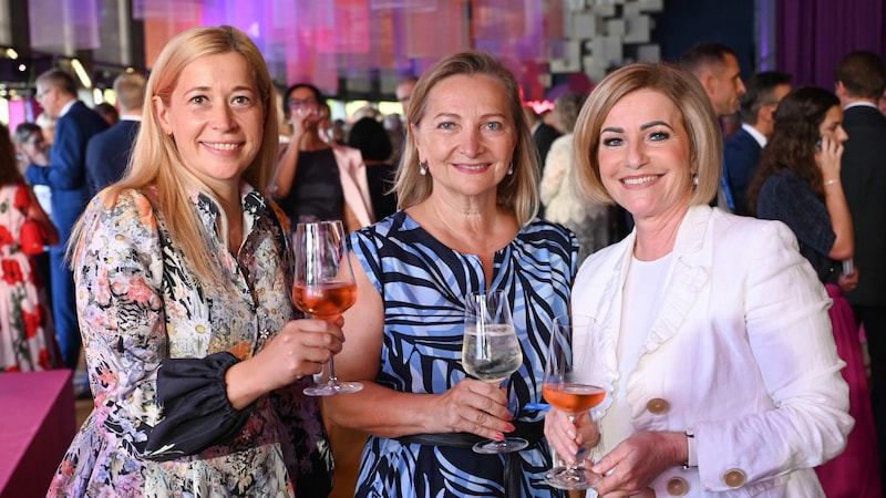 Doris Lang-Mayerhofer (l.), Ulrike Rabmer-Koller and Iris Schmidt (r.). (Bild: Wenzel Markus)