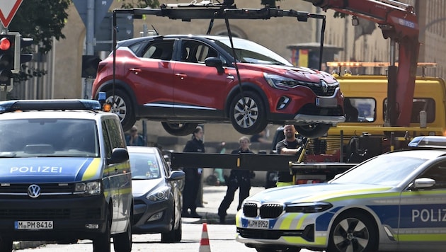 Im Familienauto mit SL-Kennzeichen fuhr Emrah I. nach München. Die bayerische Polizei ließ das Fahrzeug abholen. (Bild: LUKAS BARTH-TUTTAS)