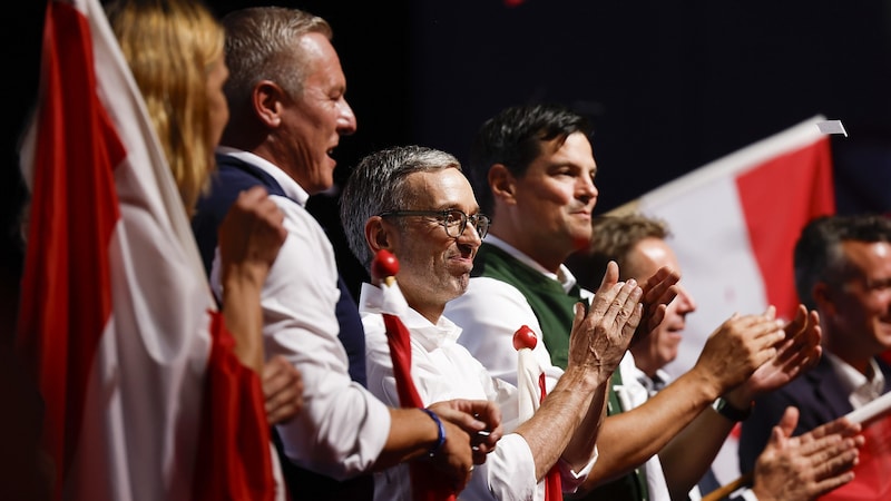 It was a "super Saturday" for Herbert Kickl: first a major appearance in Wels and then the official election campaign kick-off in Graz. (Bild: APA/ERWIN SCHERIAU)