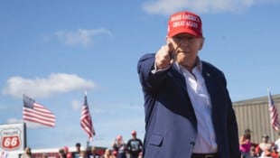 Donald Trump stachelt seine Anhänger weiter auf. (Bild: Getty Images/SCOTT OLSON)