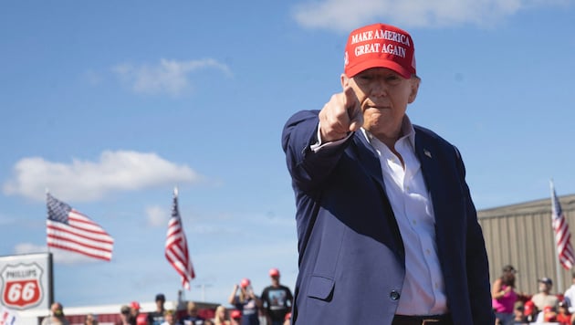 Donald Trump continues to stir up his supporters. (Bild: Getty Images/SCOTT OLSON)