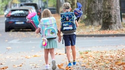 Der Schulweg darf nicht zur Gefahr für die vielen Schüler werden. (Bild: Jauschowetz Christian)