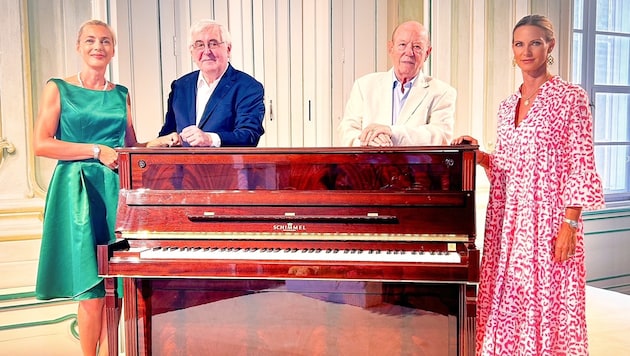 Board members Gabriele Schindl, Heinz Hamm, Johann Prückler and Philippa Königsegg-Aulendorf donated their own pianino to the event. (Bild: Andreas Schindl)