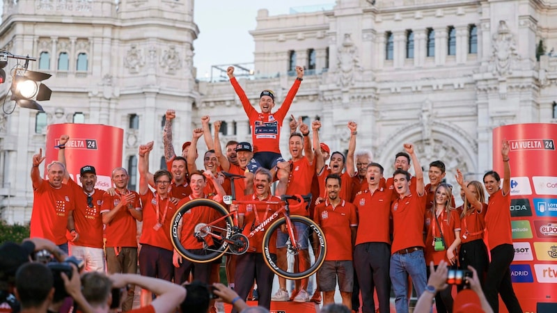 The jubilation at Team Red Bull Bora-hansgrohe was huge. (Bild: EPA)