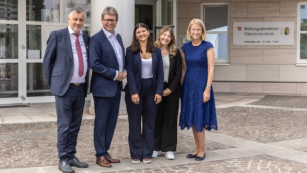 Bildungsdirektor Alfred Klampfer, Bildungsminister Martin Polaschek, Sophie Helm AHS-Landesschulsprecherin, Katharina Pillinger BMHS-Landesschulsprecherin und LH-Stellvertreterin Christine Haberlander. (Bild: TINA GERSTMAIR)