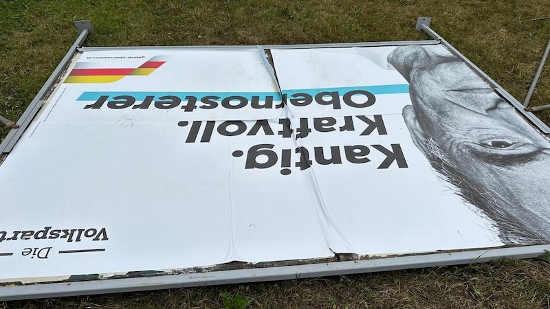 The vandals left hardly a single banner or poster intact. (Bild: zVg)