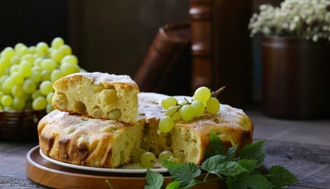 Dieser Kuchen ist fluffig, saftig, im Handumdrehen gemacht und gelingt garantiert. (Bild: Olga Kriger - stock.adobe.com)