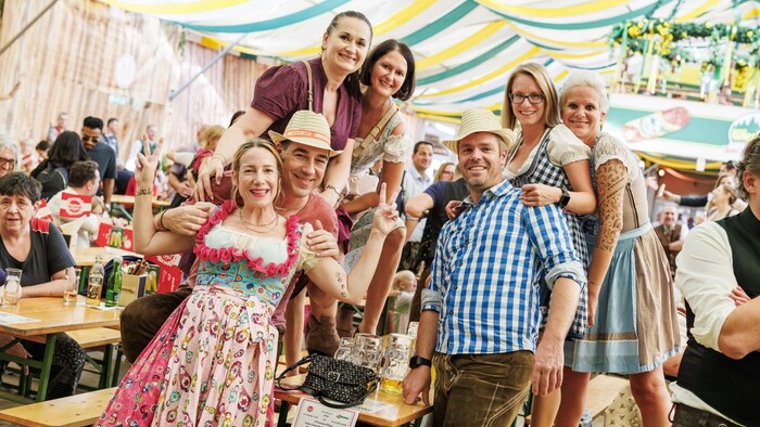 Fulminante Musik-Acts, regionale Schmankerln & ausgelassene Wiesn-Stimmung