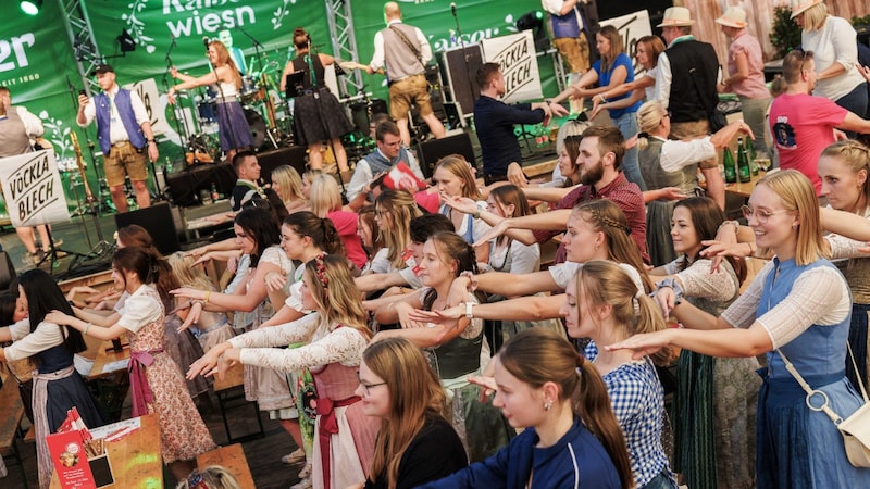 An exuberant atmosphere is guaranteed in 3 festival tents, 5 alpine huts &amp; the huge outdoor area! (Bild: Wiener Kaiser Wiesn/Stefan Diesner)