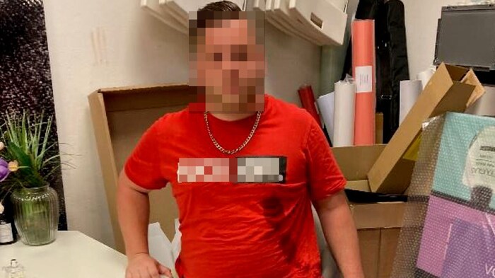 The 27-year-old was stabbed while trying to stop a shoplifter.