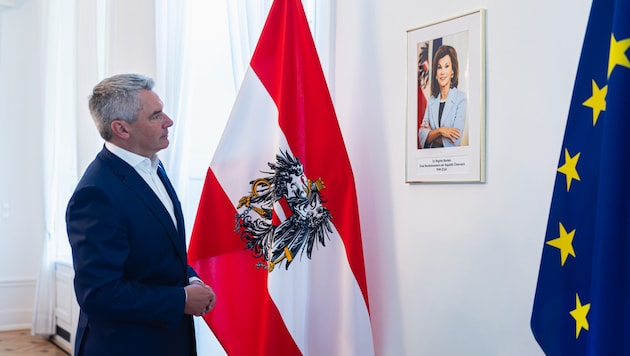 The "Bierlein Room" serves as a "memorial to a great Austrian", as Federal Chancellor Karl Nehammer emphasized. (Bild: APA/BKA/ANDY WENZEL)