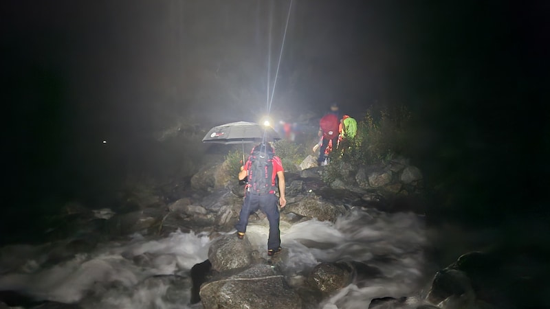 Mountain rescue and alpine police were deployed (Bild: ZOOM Tirol/Krone KREATIV)