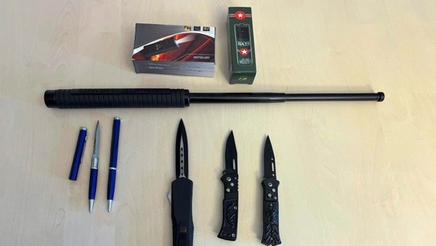Gleich mehrere illegale Messer tauchten in ihrem Auto auf (Symbolbild)