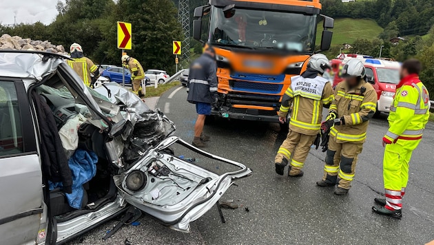 Seven people were injured in the fatal crash. (Bild: ZOOM Tirol/Krone KREATIV)