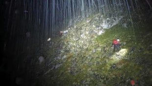 Bei strömendem Regen wurden Niederländer in der Nacht auf Montag vom Kopftörlgrat im Wilden Kaiser geholt. (Bild: ZOOM.TIROL)