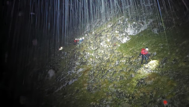 Dutch people were rescued from the Kopftörlgrat in the Wilder Kaiser in the pouring rain on Monday night. (Bild: ZOOM.TIROL)