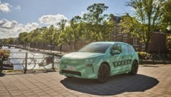 Der vollelektrische Škoda Elroq, hier noch im “Tarnanzug“, kommt 2025 auf den Markt und setzt neue Maßstäbe im Kompakt-SUV-Segment. (Bild: Škoda Auto / Porsche Holding;)