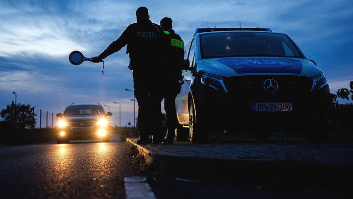 Fahrzeugkontrolle an der deutsch-polnischen Grenze bei Forst