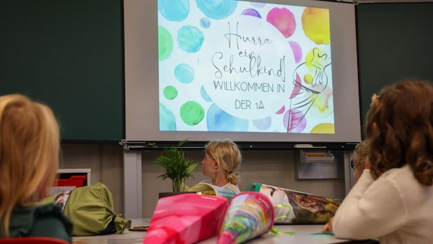 Welcome on the Smartboard in the 1A class at the Praxisvolksschule Salzburg (Bild: Tröster Andreas)