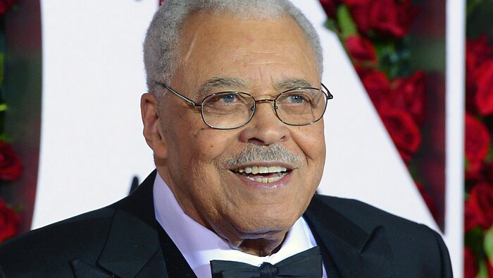 James Earl Jones wurde mit der Stimme von Darth Vader und Mufasa aus „König der Löwen“ weltweit ...