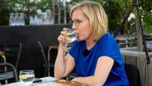 Umweltministerin Gewessler wählte den Yppenmarkt für unsere neue Serie „Auf einen Spritzer mit ...“. (Bild: Heinz Stephan Tesarek)