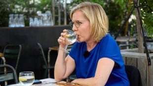 Umweltministerin Gewessler wählte den Yppenmarkt für unsere neue Serie „Auf einen Spritzer mit ...“. (Bild: Heinz Stephan Tesarek)