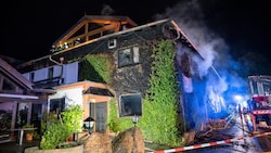 Das ehemalige Gasthaus „Oberndorfer Stuben“ brannte ab. (Bild: TEAM FOTOKERSCHI.AT / SIMON BRANDSTÄTTER)