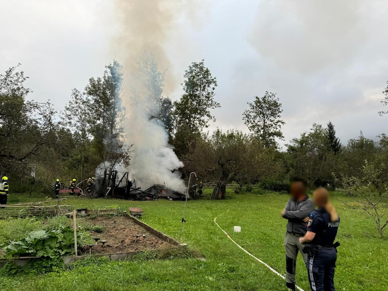 The garden shed has to be completely demolished. (Bild: FF Spittal, Krone KREATIV)