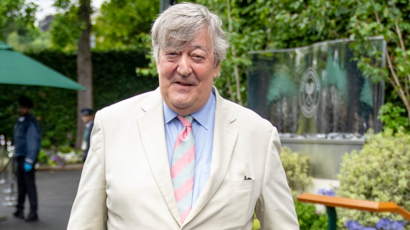 Stephen Fry votes in Austria this year. (Bild: picturedesk.com/Giles Anderson / Camera Press)