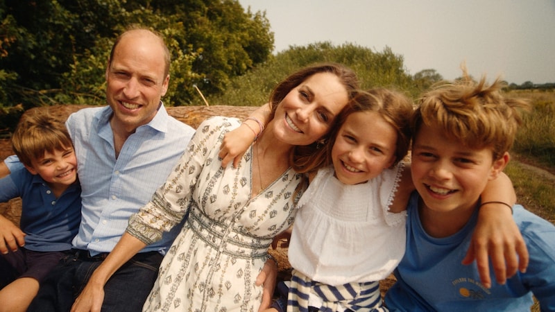 Prinzessin Kate zeigt sich in dem Video umringt von der Liebe ihrer Familie: Prinz Louis, Prinz William, Prinzessin Charlotte, Prinz George (Bild: picturedesk.com/ROTA / Camera Press)