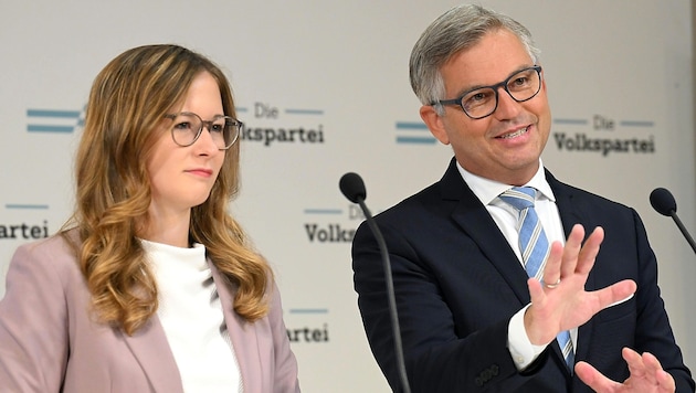 Finanzminister Magnus Brunner und Jugendstaatssekretärin Claudia Plakolm bei der Präsentation ihrer Pläne zur Förderung des privaten Eigentums. (Bild: APA/HELMUT FOHRINGER)