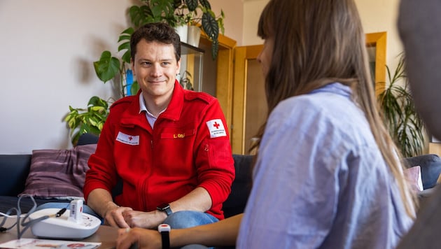 Mit der Notrufuhr kann man schnell und unkomplitziert Hilfe rufen. (Bild: Rotes Kreuz)