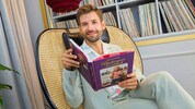 Michael Buchinger beweist auch mit seinem ersten Kochbuch viel Humor.