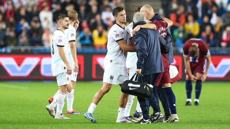 Martin Ödegaard musste nach einem Zweikampf mit Christoph Baumgartner verletzt vom Platz. (Bild: GEPA/GEPA pictures)