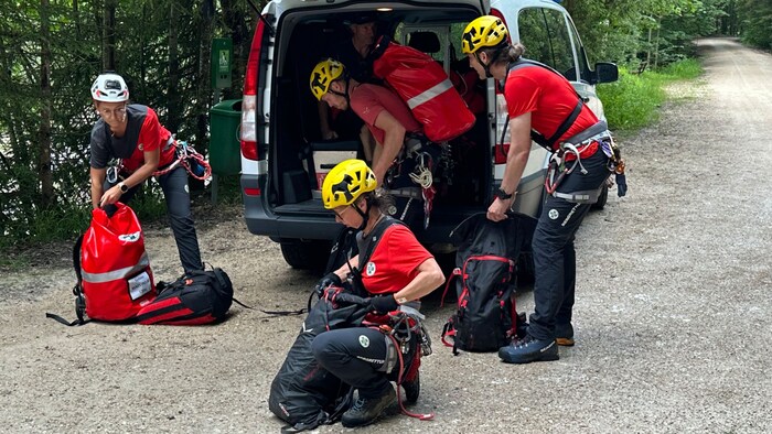 Wenn die Bergretter Menschen aus alpinen Notlagen retten, tun sie das mit einer Ausrüstung, die ...