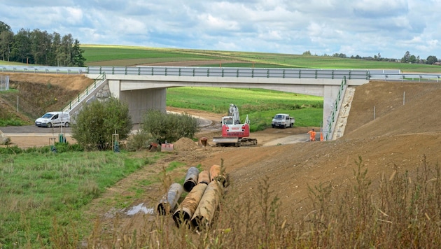 „Vorgezogen“ wird an Teilen im Abschnitt Süd gearbeitet. Große Arbeitsvergaben stehen bei der Umfahrung Zwettl-Großglobnitz-Vitis aber noch aus, was Insider sehr kritisch beäugen. (Bild: Molnar Attila/Attila Molnar)