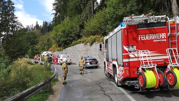 The road from Schladming to Ramsau was closed for several hours. (Bild: FF Schladming)