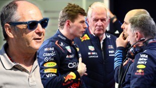 Gerhard Berger (l.) sieht die Unruhe im Team als Grund für Red Bulls Formtief. (Bild: GEPA/GEPA pictures)