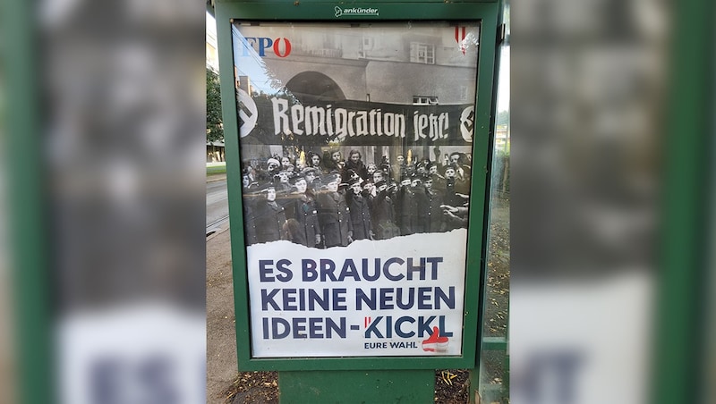 Über dieses Plakat ist die FPÖ erbost. (Bild: Krone KREATIV/Jakob Traby)