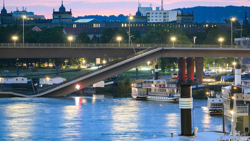 The collapsed bridge (pictured) was due to be repaired next year. (Bild: APA Pool/dpa/Robert Michael)