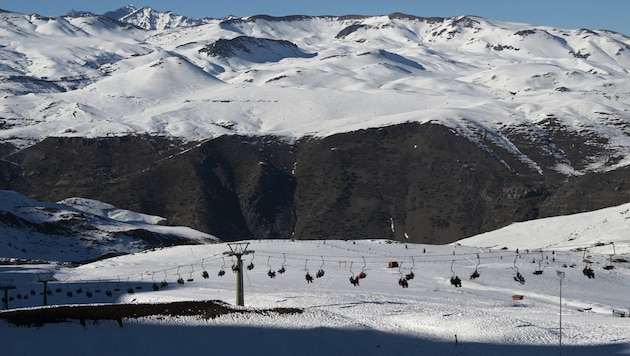 Mehrere Ski-Funktionäre könnten sich Rennen in den Anden (hier im Bild das Farellones Ski Center in Chile) vorstellen. (Bild: APA/AFP)