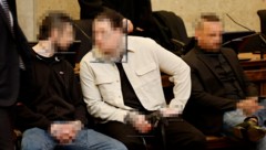 Die drei angeklagten Rocker im Großen Schwurgerichtssaal in Wien.