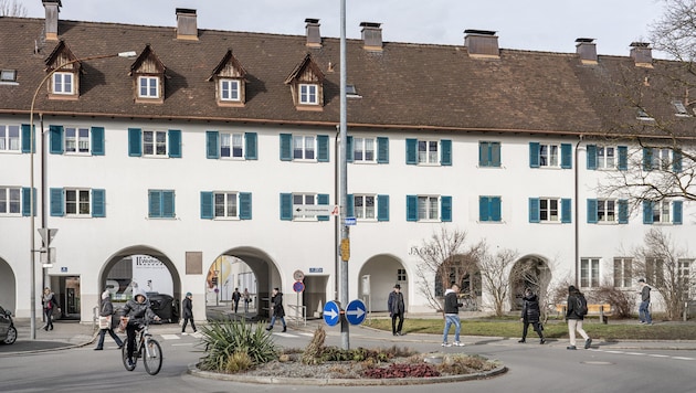 Dreh- und Angelpunkt des Quartiers: der Südtirolerplatz. (Bild: Christoph Skofic)