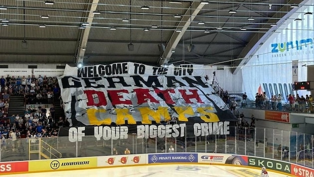 Auschwitz fans unveiled a poster in the CHL against Berlin: "German death camps! Welcome to the city of your greatest crime"! (Bild: x.com)